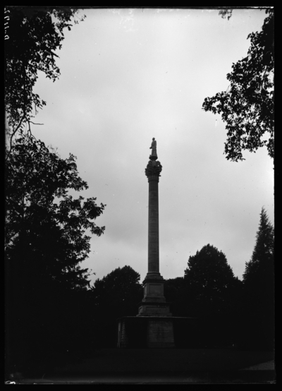 Henry Clay monument showing injury by lightning during storm of September 19, 1910 in Lexington cemetery. 9/20/1910