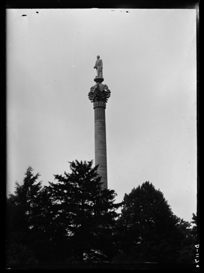 Henry Clay monument showing injury by lightning during storm of September 19, 1910. 9/20/1910