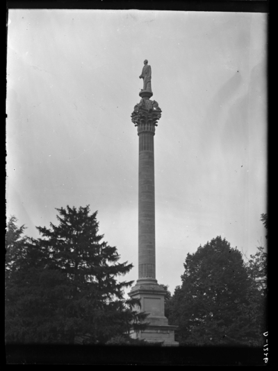 Henry Clay monument showing injury by lightning during the storm of September 19, 1910. 9/20/1910