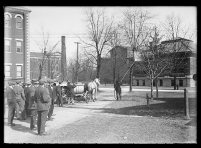 A dem. spraying class in Entomology in Lexington, Kentucky. Spring 1913