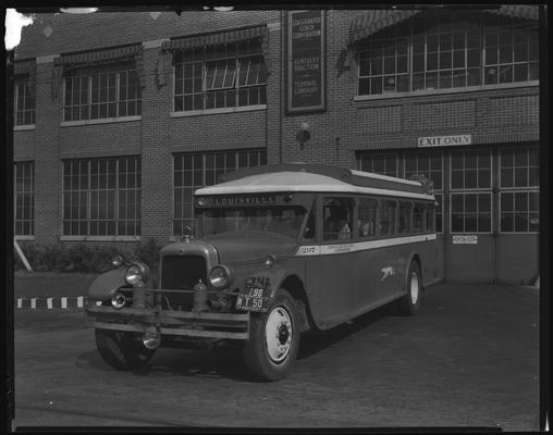 Consolidated Coach Corporation, 801 North Limestone; building exterior, bus