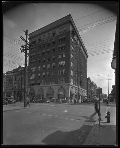Guaranty Bank & Trust (201-203 West Short), R.M. Coons Company (221 West Short), Mrs. Margaret Wrenn Millinery (140 North Upper), intersection of North Upper and West Short