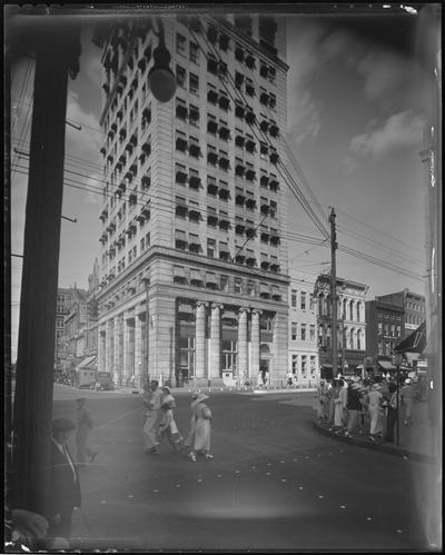 Fayette National Bank building, 167 West Main; exterior