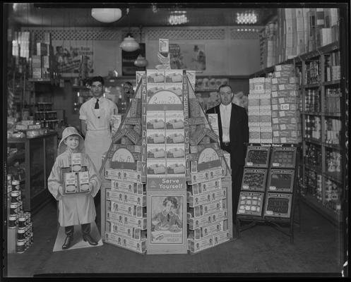 A.&P (Atlantic & Pacific Tea Company) Store, North Limestone; interior, National Biscuit Company (376 East Main)