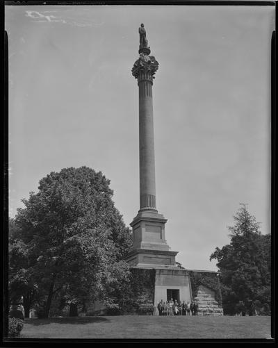 Elks, group at Henry Clay monument