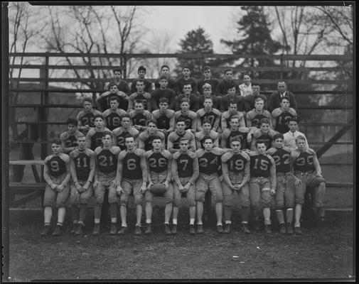 Henry Clay High School, 701 East Main; football squad, team photo