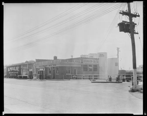 Lexington Oil Company; exterior (gas, service station) (Amalie Pennsylvania Motor Oil)