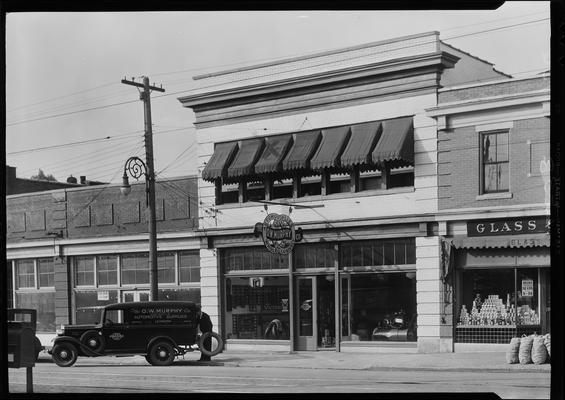 The O.W. Murphy Company, 377 East Main (wholesale automotive accessories); exterior (Glass Store in bg)