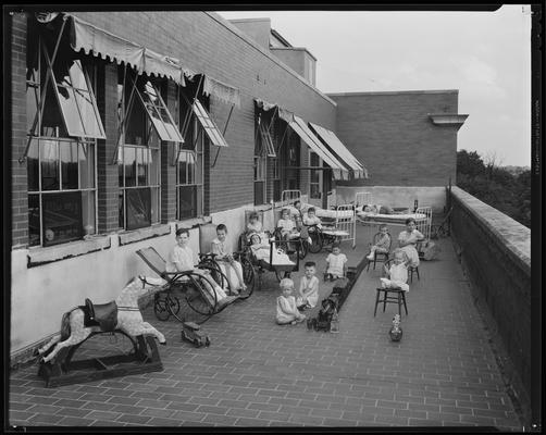 Good Samaritan Hospital, 310-330 South Limestone; children's porch