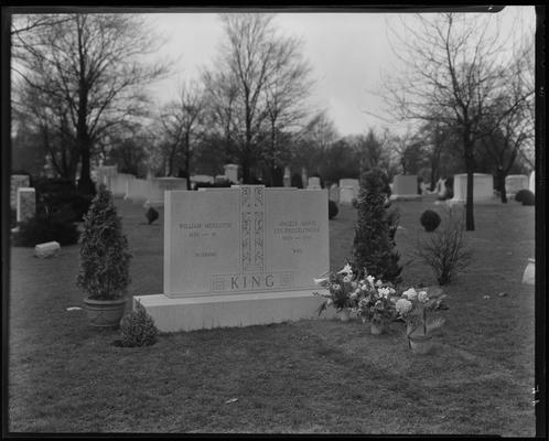 William Meredith King, Angele Marie Courregelongue; grave stone