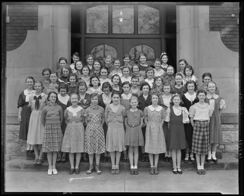 Lexington Junior High School (North Limestone and 4th, Fourth); groups: girls