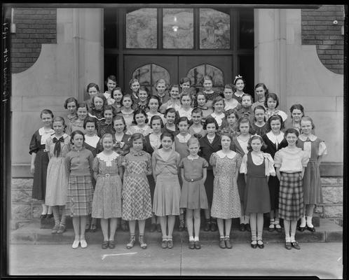 Lexington Junior High School (350 North Limestone and 4th, Fourth); groups: girls