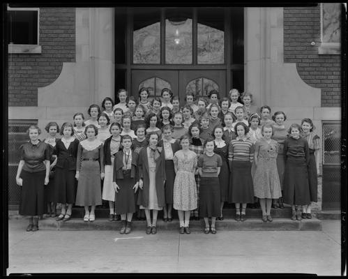 Lexington Junior High School (350 North Limestone and 4th, Fourth); groups: girls