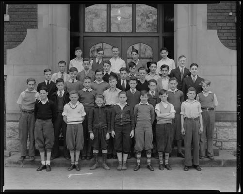 Lexington Junior High School (350 North Limestone and 4th, Fourth); groups: boys