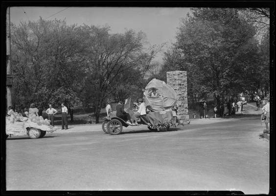 May Queen (carriage), University of Kentucky; Lois Robinson
