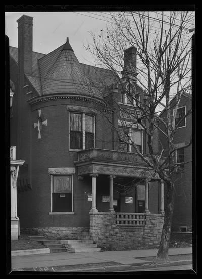 House for rent, 466 Park Avenue, exterior views (Aaron Smith)