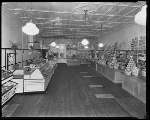 A&P (Atlantic & Pacific Tea Company) Store; High and Euclid, interior
