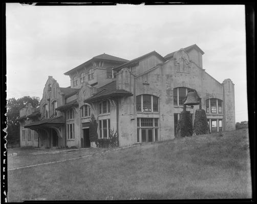 Mr. J. H. Byrd (Distilleries); exterior, house, possibly Frankfort Distillery, Frankfort, Ky