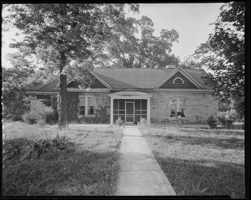 Mr. J. H. Byrd (Distilleries); exterior, house, possibly Frankfort Distillery, Frankfort, Ky