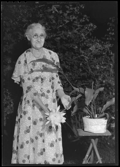 Crawford, Mrs. F.; flowers