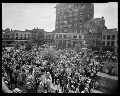 Democratic Speaking; group (near Fayette County Courthouse, at Cheapside) (Plaza Barber Shope, University Bookstore)