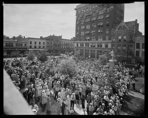 Democratic Speaking; group (near Fayette County Courthouse, at Cheapside) (Plaza Barber Shope, University Bookstore)