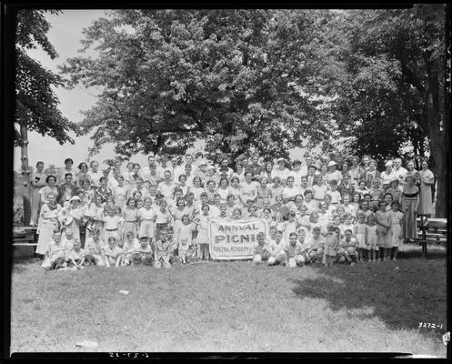Boston Academy of Fine Arts, 138 West Short; group, Annual Picnic