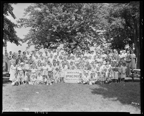 Boston Academy of Fine Arts, 138 West Short; group, Annual Picnic