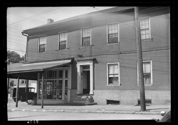 Warren Brothers Grocery, 201 South Limestone; exterior