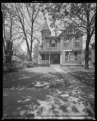 Miss Schmidt's house; exterior