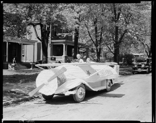 Delta Delta Delta; May Day float (