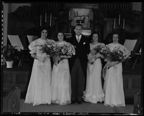 Adath Israel Temple, 130 North Ashland Avenue; group (bridesmaids?)