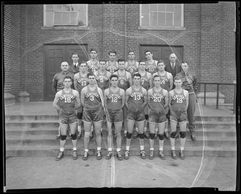 University of Kentucky Athletic Association; 1935-1936 UK Basketball team standing on steps