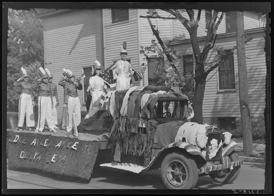 University of Kentucky May Day; float in parade, 