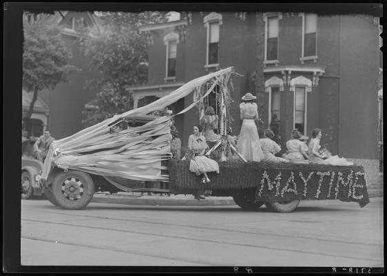 University of Kentucky May Day; float in parade