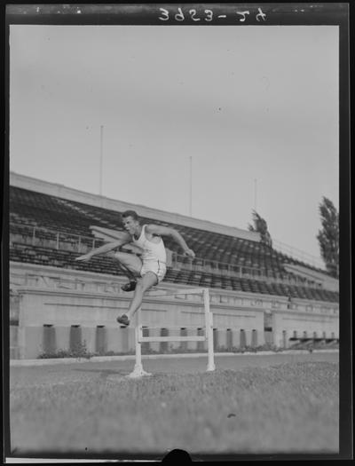 University of Kentucky Track Team (1939 Kentuckian), individual jumping hurdle