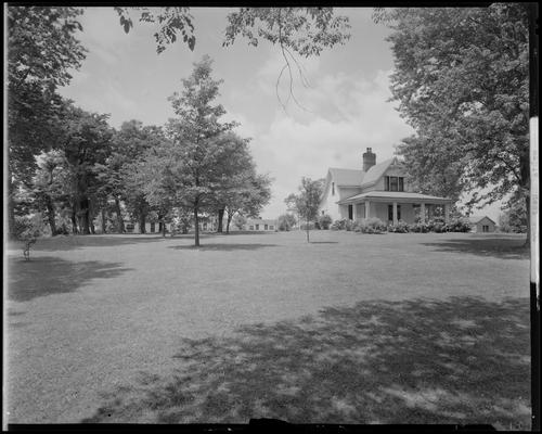 Maple Rest Tourist Camp;(Midwest Map Company), Richmond Road, exterior view of grounds and buildings