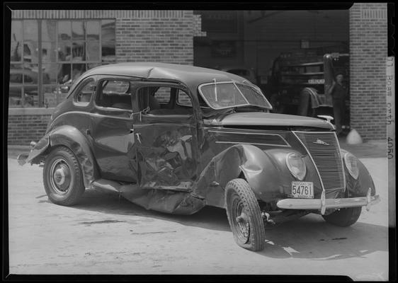 Powell Bosworth's wrecked car; passenger side damage, ordered by Frank McCarthy
