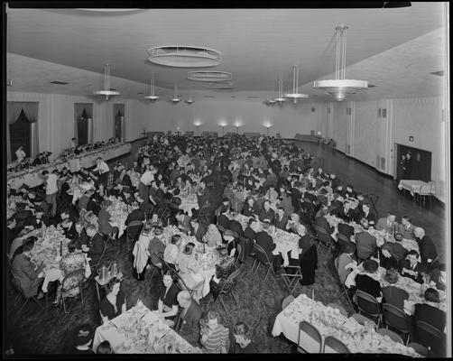 College Catering Company (corner of South Limestone and Euclid, in Student Union Building); group, diners gathered for a banquet