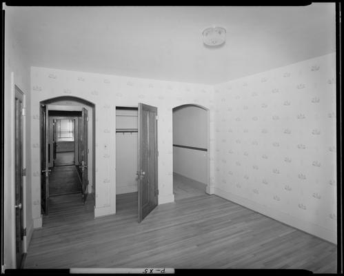 Franklin Pioneer Corporation Building, 139 North Limestone; interior, view of empty room, closets and hallway