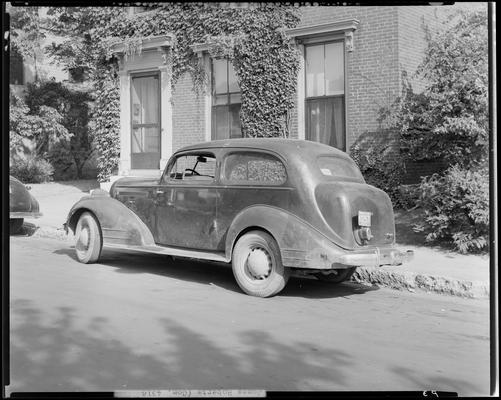 James Roberts; wrecked car; post accident scene photographs, car parked next to building, 1939 Kentucky (KY) license plate number N3257