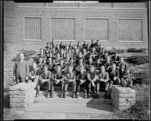 American Society of Mechanical Engineering (ASME), (1940 Kentuckian) (University of Kentucky); group portrait, members sitting on the stairs leading to a building