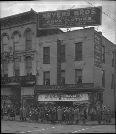 Meyers Brothers (278 West Main and Mill Streets), exterior (Christmas sale); large group gathered in front of store