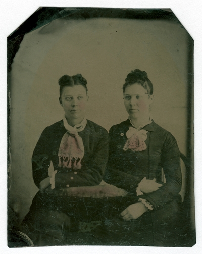 Hand-colored group portrait of Anne and Tillie Galbraith