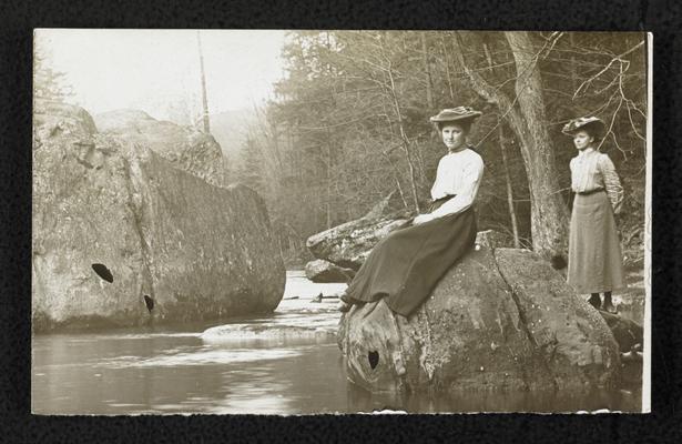 Females, unidentified. Hortin River, Hortin County, Kentucky