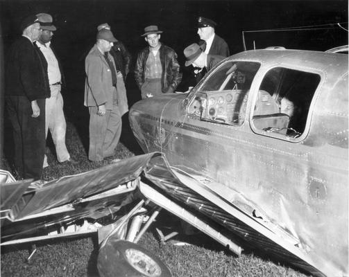 Airplane crashes; Left wing and landing gear damage of the crash of a small Beechcraft plane