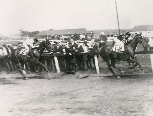 Horses; Kentucky Colonel; Nanseacond Yonkers; Man O' War winning the race against John P. Grier