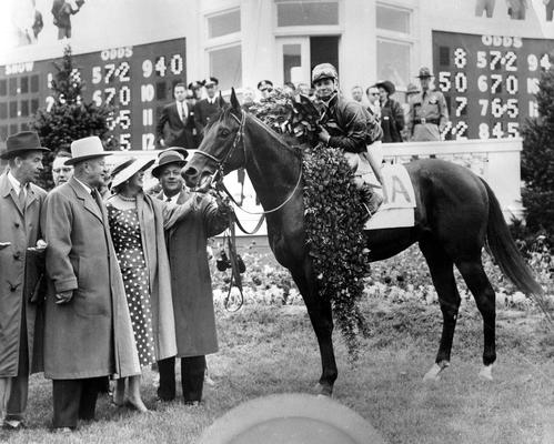 Horses; Thoroughbred Racing; Winner's Circle; A winning horse and its owners