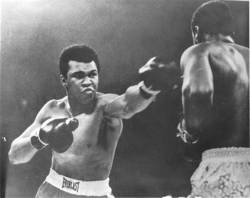 Ail, Muhammad; Ali sizes up opponent with reaching left