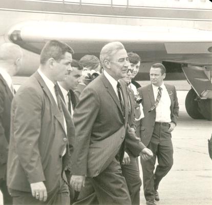 McCarthy, Eugene; Eugene McCarthy talking to his entourage